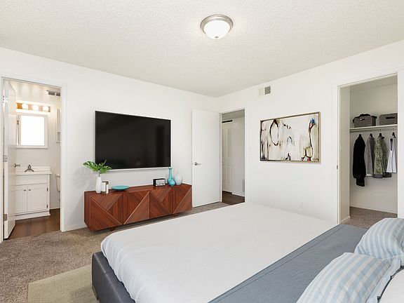 4th image of 1751 Wilson Ave #503