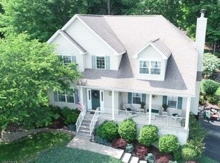 41 Canterbury Ln, Hackettstown, NJ 07840