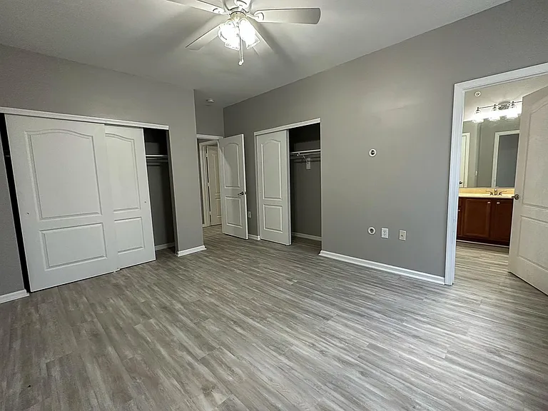 912 Southmoor Dr #203 — Photo 9