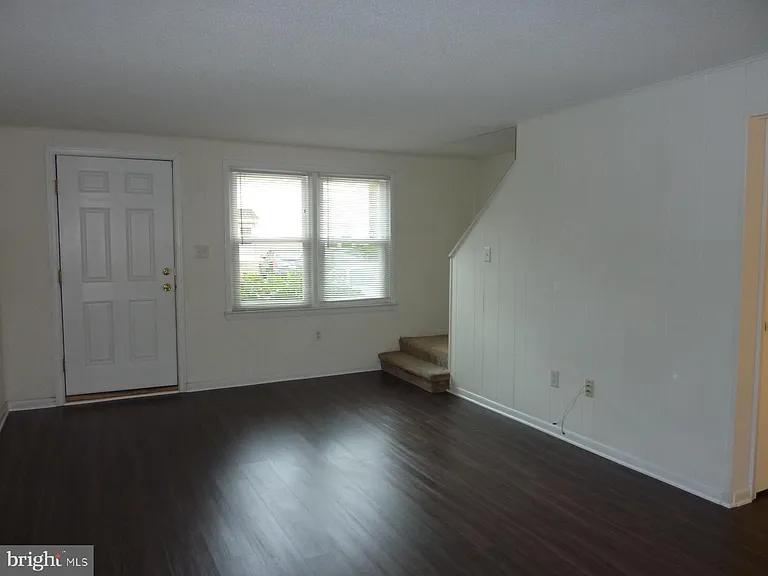 809 Logan St #2B — Photo 3