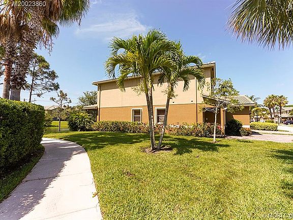 4th image of 2965 SE Lexington Lakes Dr #1