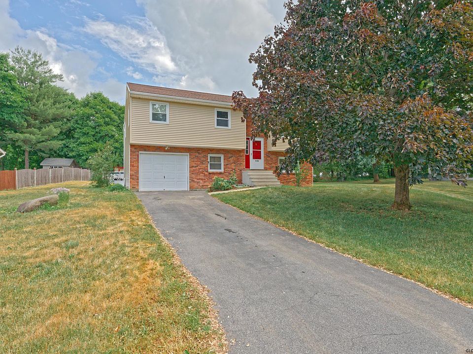 1st image of 9 Dorchester Dr