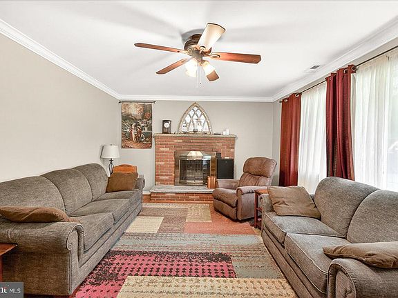 3rd image of 9712 Thompson Dr