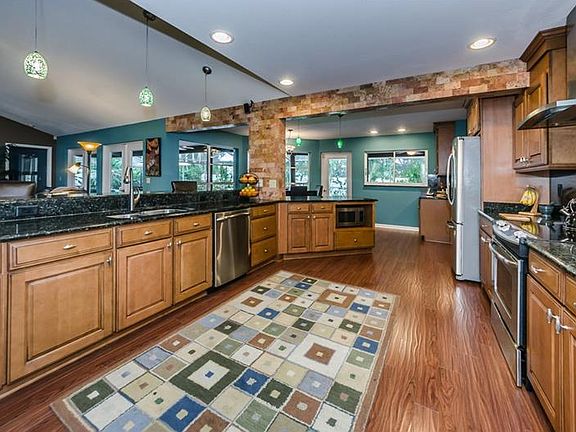 4th image of 2405 Hillcreek Cir E