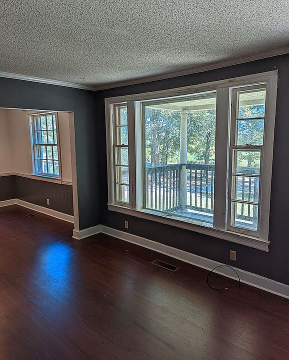 2nd image of 3645 Shady Ln