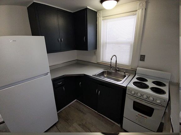 4th image of 14 Willow St APT 3