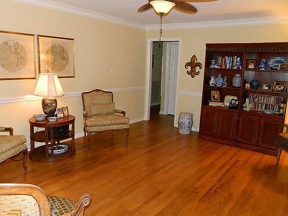5th image of 637 Evergreen Dr