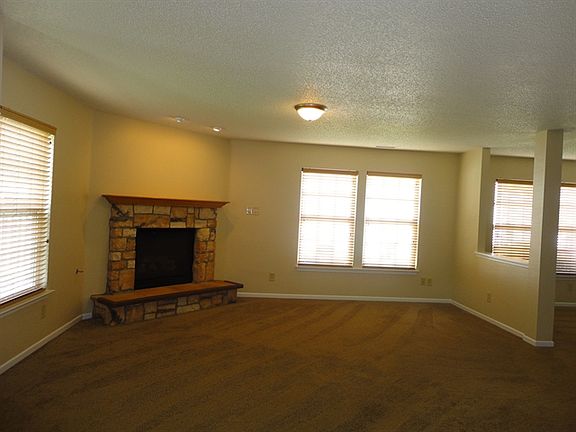 3rd image of 10186 Yosemite Ln