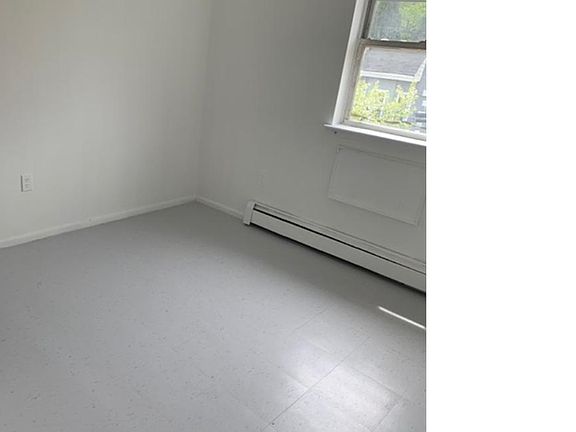 4th image of 822 Bryant Ave #3