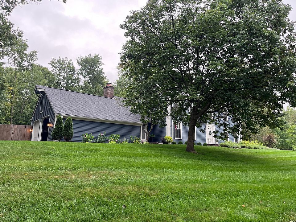 2nd image of 135 Raintree Dr