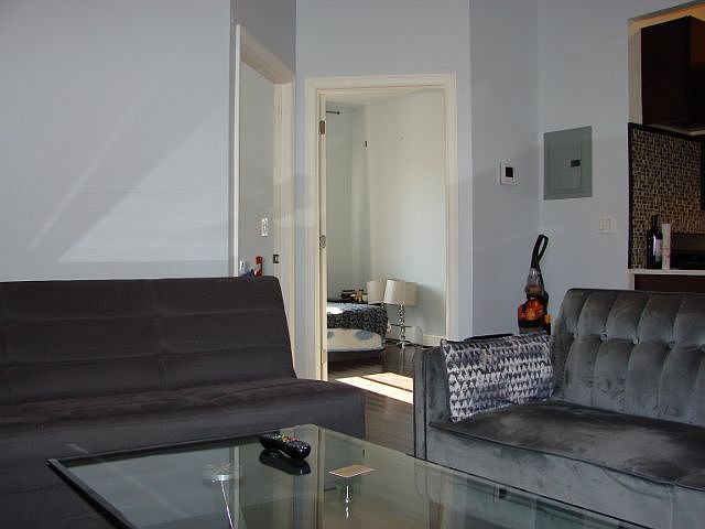 1st image of 3059 Crescent St APT 3R