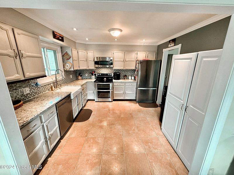 2nd image of 5 N Knolls Road