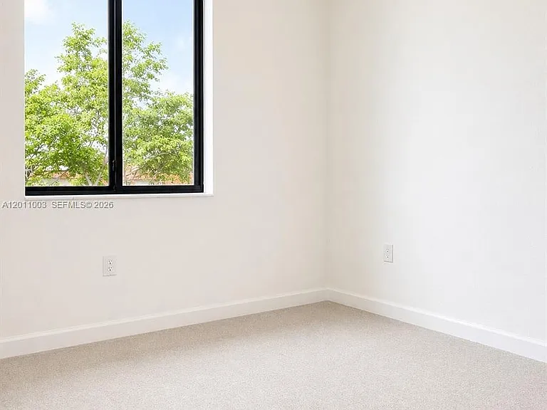 925 NE 211th St #925 — Photo 8