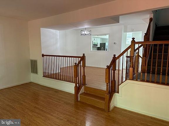 2nd image of 1275 Lindsay Ln