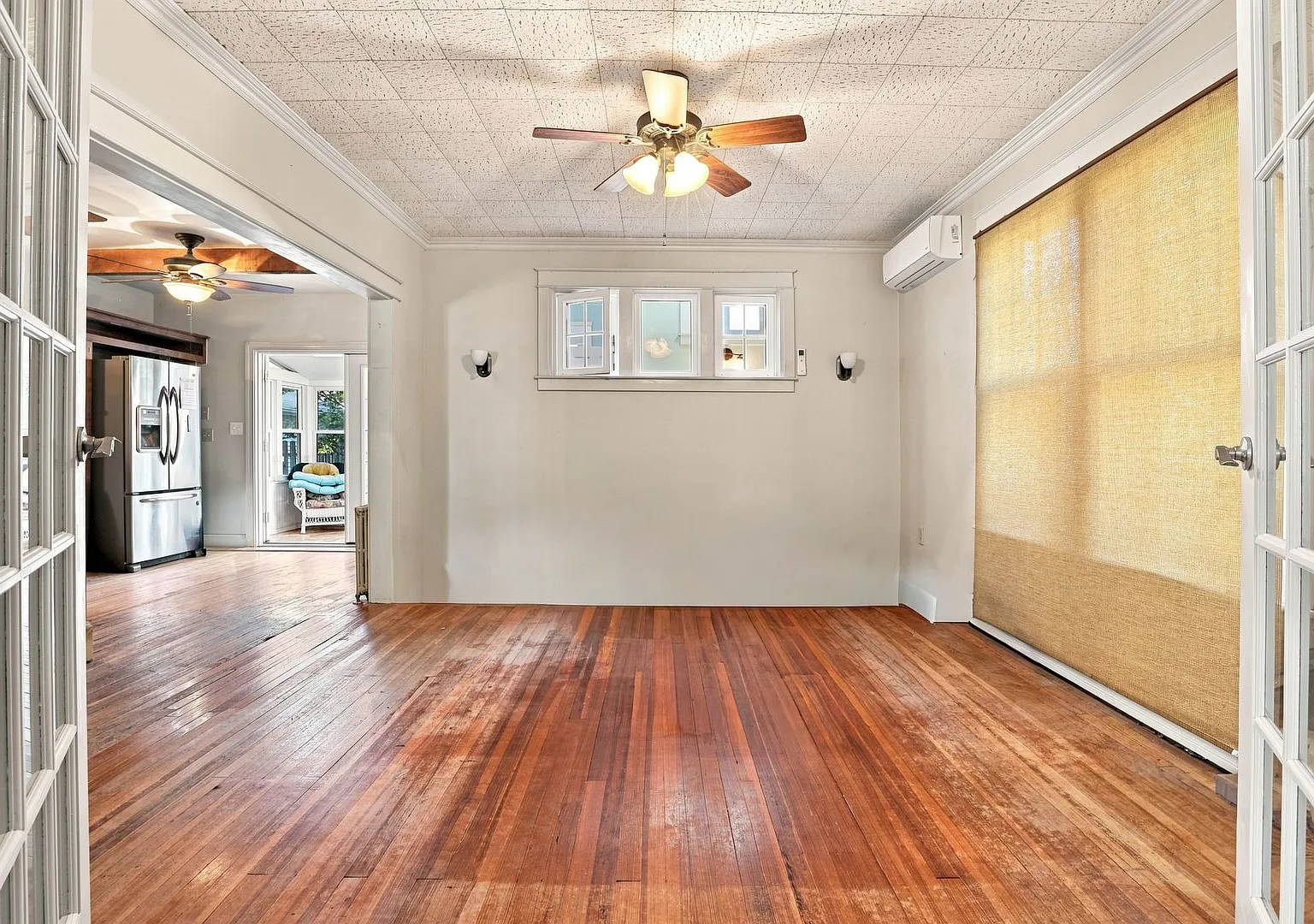 Charming 3 Bedroom Home Available Now! — Photo 4