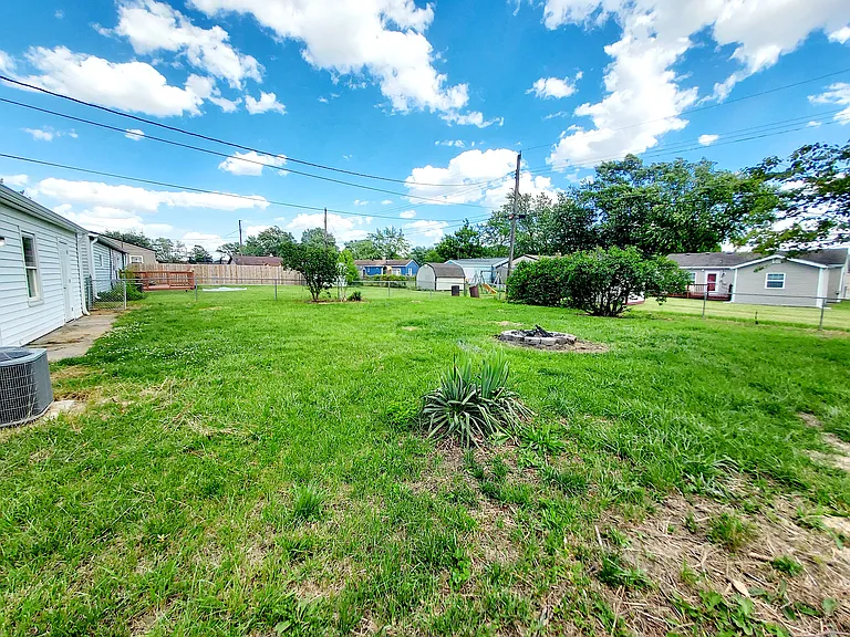 1100 E Sherman St — Photo 24