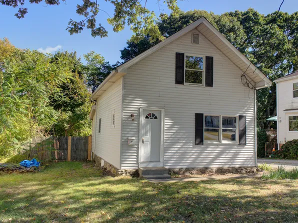 98 Brandegee Avenue, Groton, CT 06340