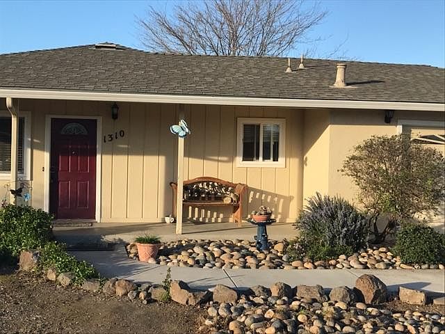 2nd image of 1310 Scenic Cir