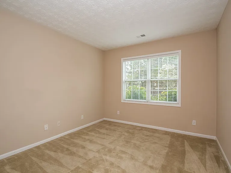 1000 Maple Leaf Dr — Photo 10