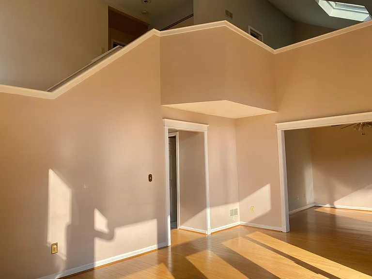 411 Lynetree Dr — Photo 3