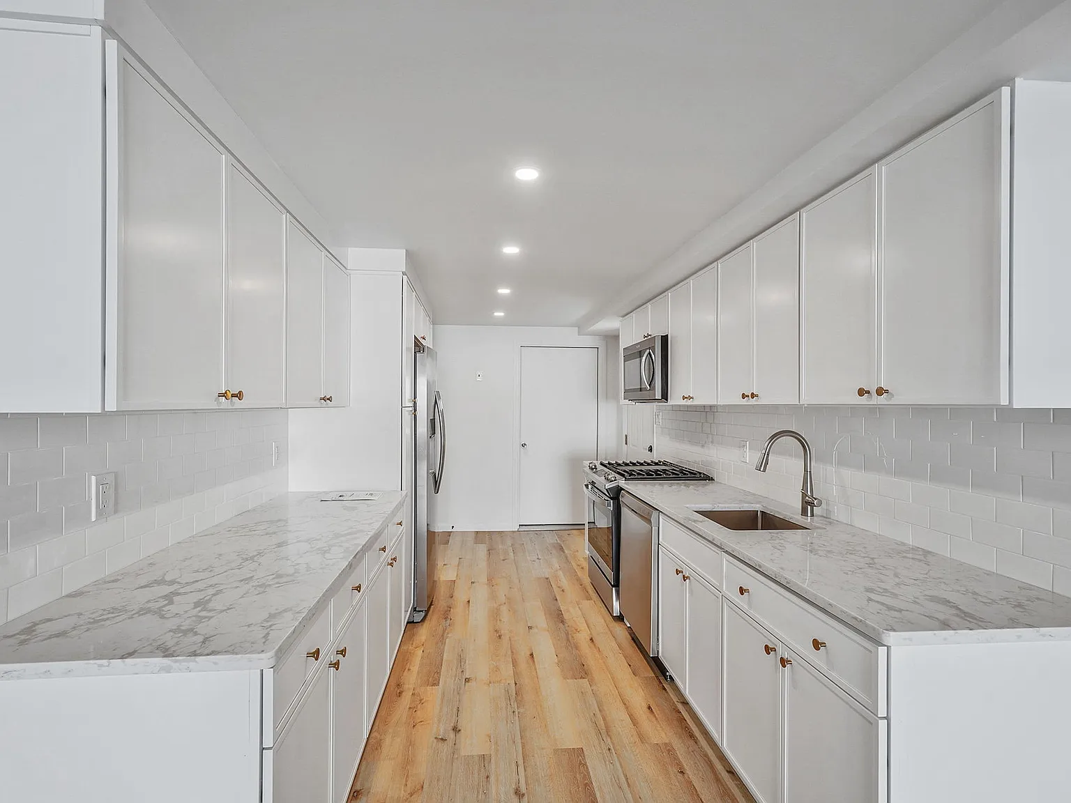 2 bed, $3,200 — Photo 2