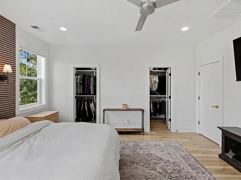211B Queen Ave — Photo 26