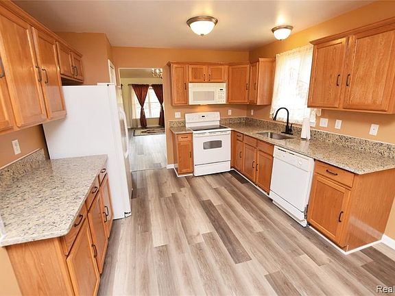 2nd image of 5177 Sandalwood Cir