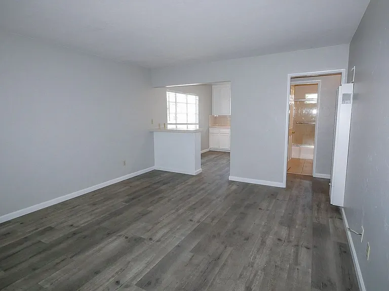 1050 Hornblend St — Photo 2