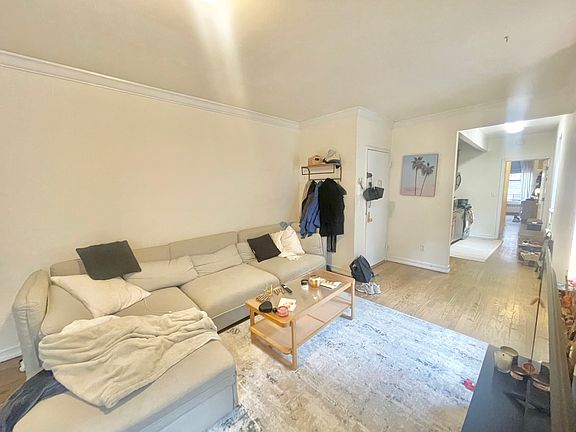 3rd image of 202 W 84th St APT 4E