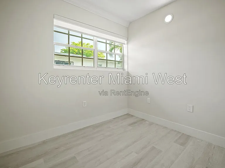 219 NW 10th Ave #2 — Photo 10