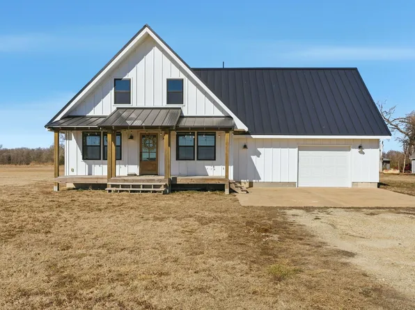 1045 N Oliver Rd, Belle Plaine, KS 67013