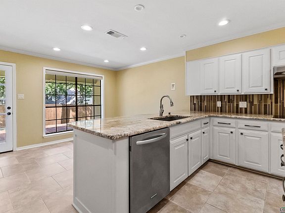 4th image of 1410 Sleepy Hollow Ln