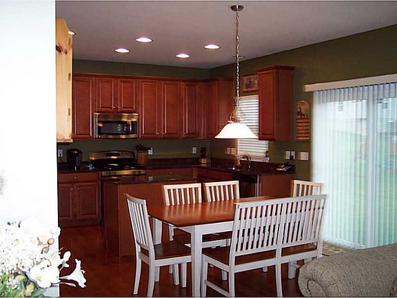 5th image of 805 Christina Ct