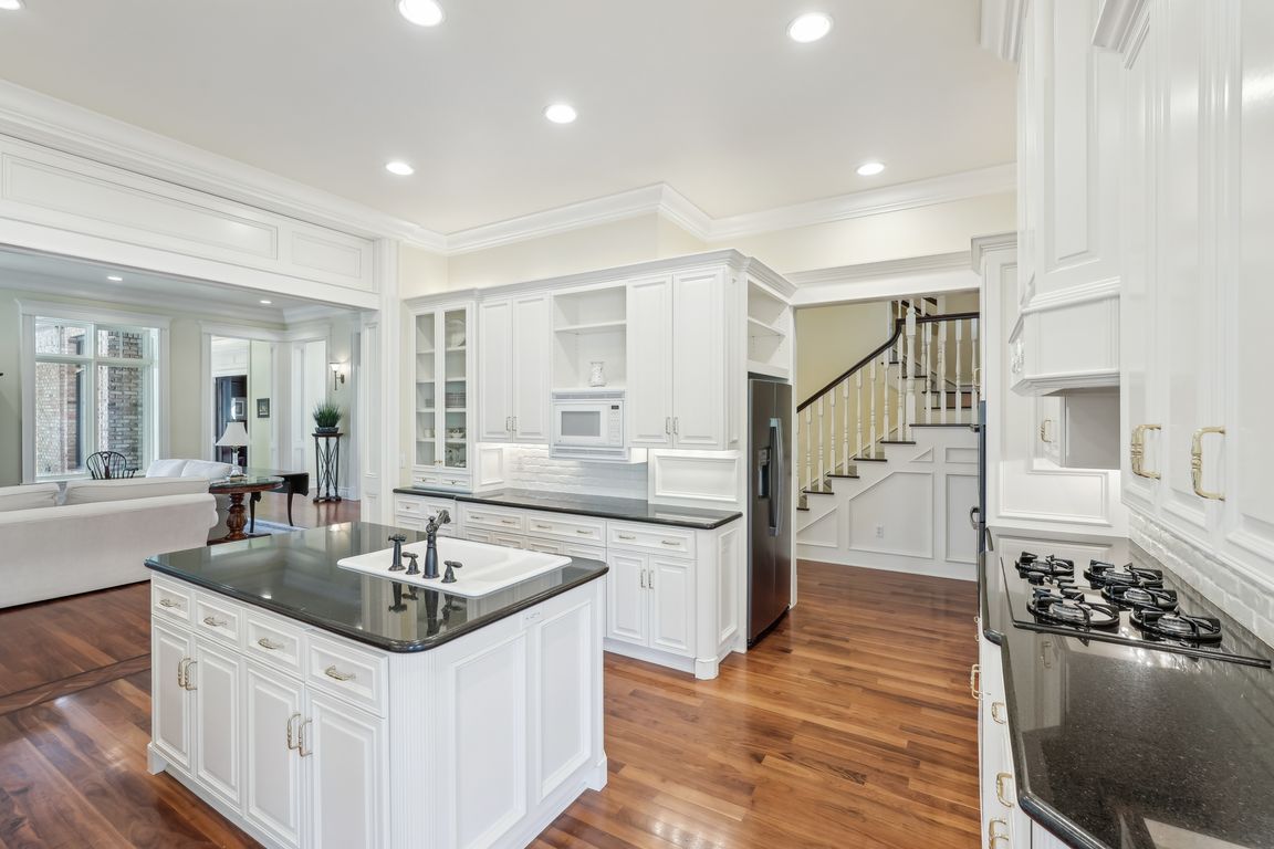 Millbrook Dr-0205-019.jpg