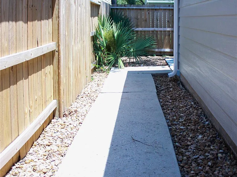 16945 Scenic Knl — Photo 18