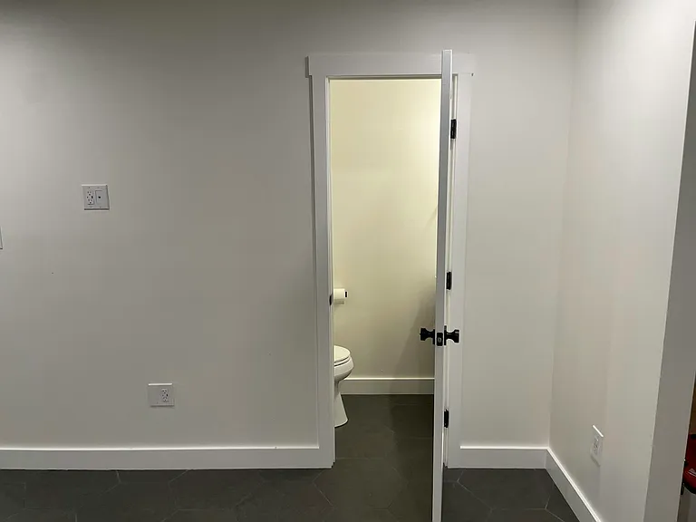 8621 Woodward Ave — Photo 14