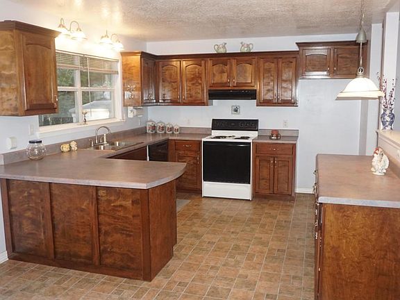 5th image of 128 Estelle Dr