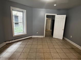 131 W 54th St #B1, Bayonne, NJ 07002