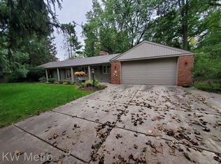 2143 S Hammond Lake Rd, West Bloomfield, MI 48324
