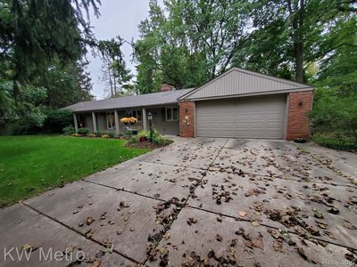 2143 S Hammond Lake Rd, West Bloomfield, MI, 48324