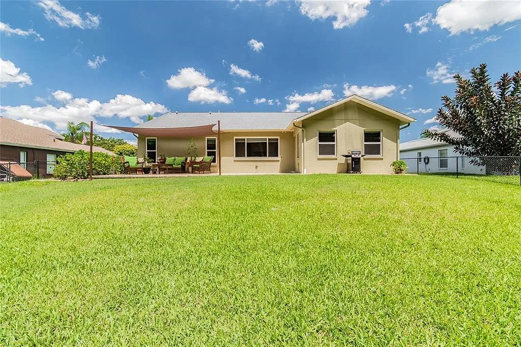 3 bed, 2.0 bath, 1860 sqft, $2,500 — Photo 4