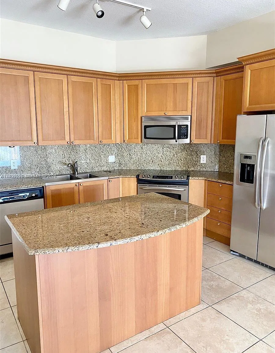 55 Merrick Condo — Photo 2