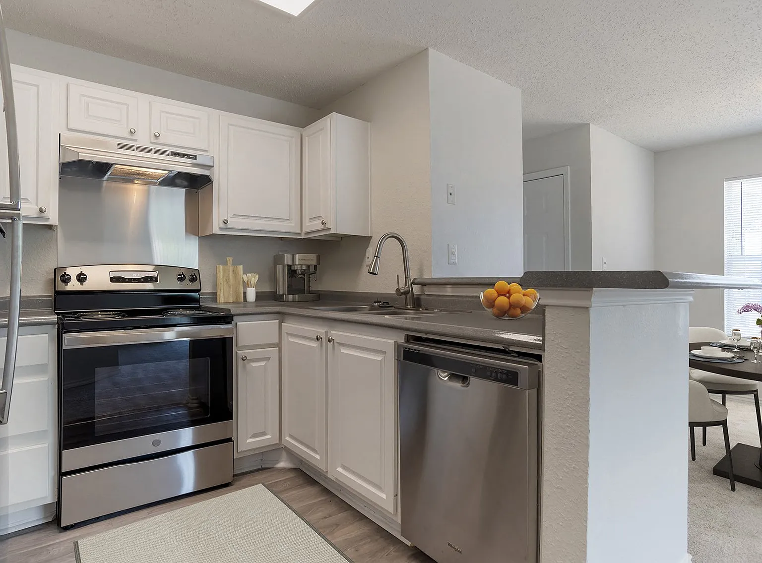 Reflection Pointe Apartments — Photo 1