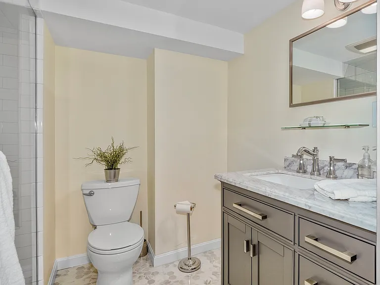 115 Washington St — Photo 12