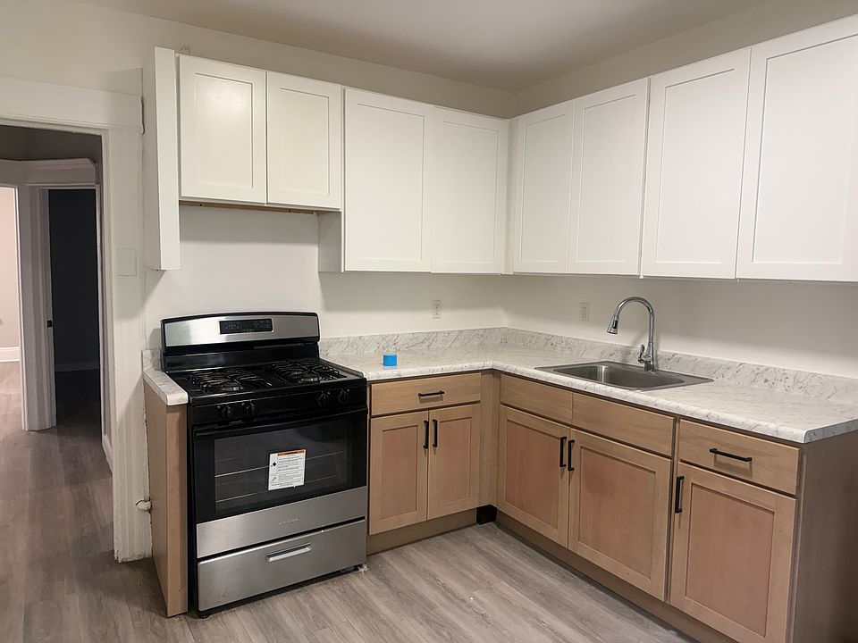 1st image of 176 Wegman Pkwy #1