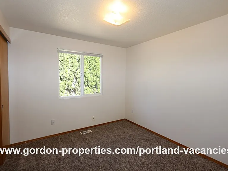 9641 SE Schiller St — Photo 18