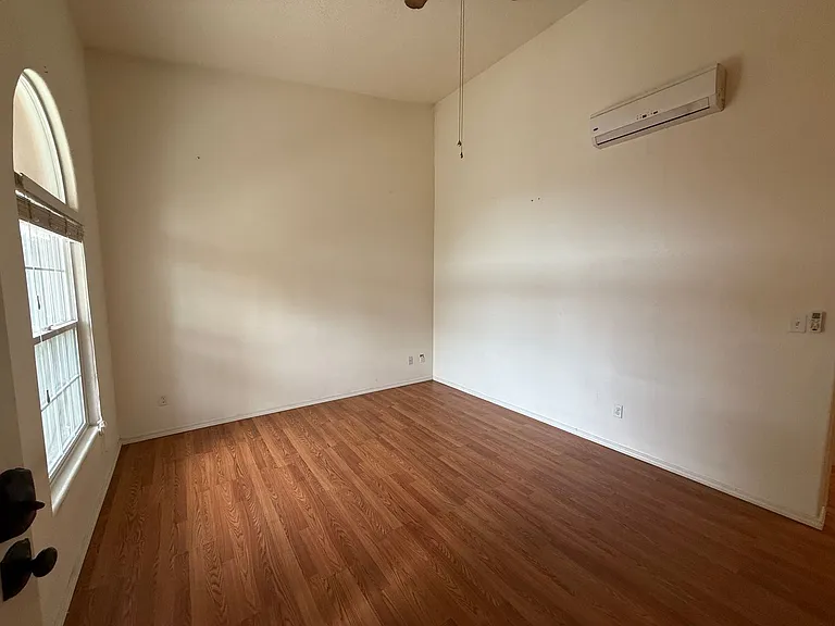 218 Yale Blvd SE — Photo 9