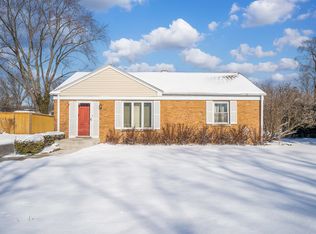 412 W Larkdale Ln, Mount Prospect, IL 60056