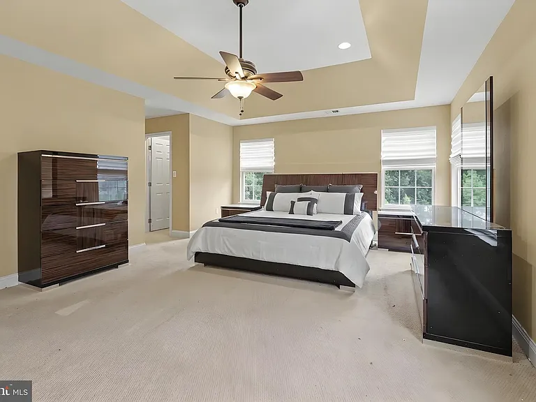 228 Leffler Cir — Photo 38