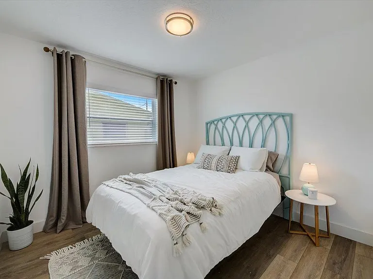 Bedroom 3. Comfy Queen with lux sheets, comforter, pillows. Adjustable bed remote.